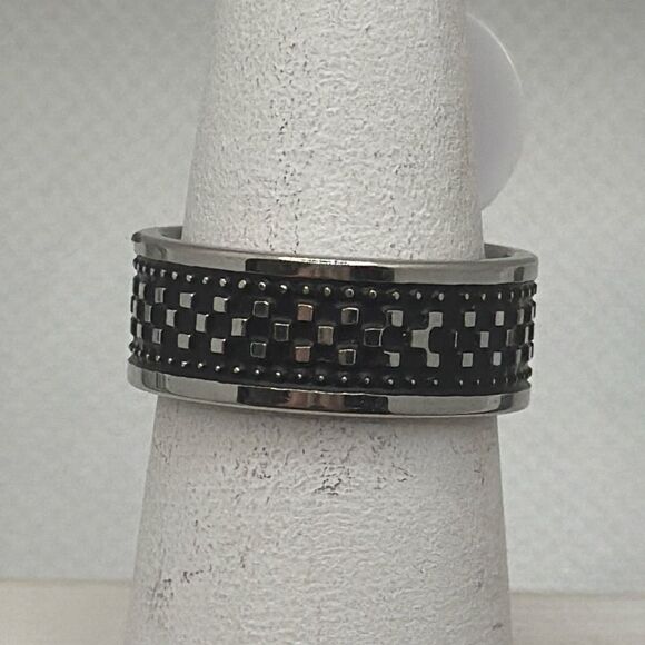 NWOT Size 8 Titanium checkered pattern eternity band - Picture 1 of 5